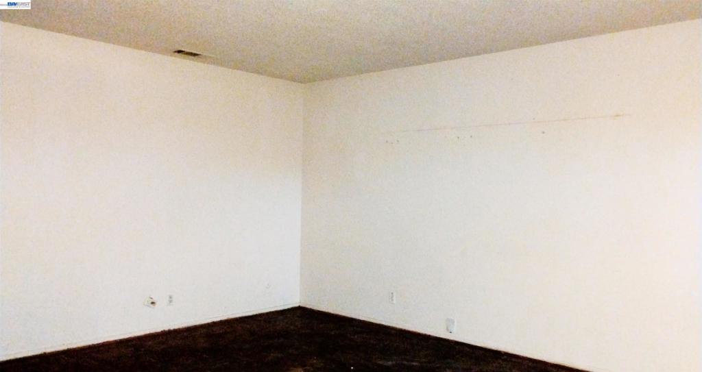 3284 3284 E Pine Ave, Fresno, CA 93703