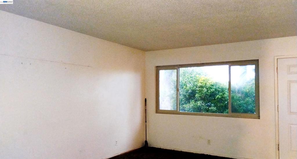 3284 3284 E Pine Ave, Fresno, CA 93703