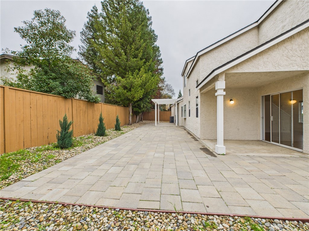 10781 N Windham Bay Cir, Fresno, CA 93730