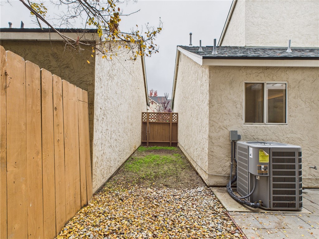 10781 N Windham Bay Cir, Fresno, CA 93730