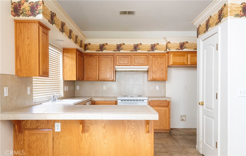 4514 W Oswego, Fresno, CA 93722