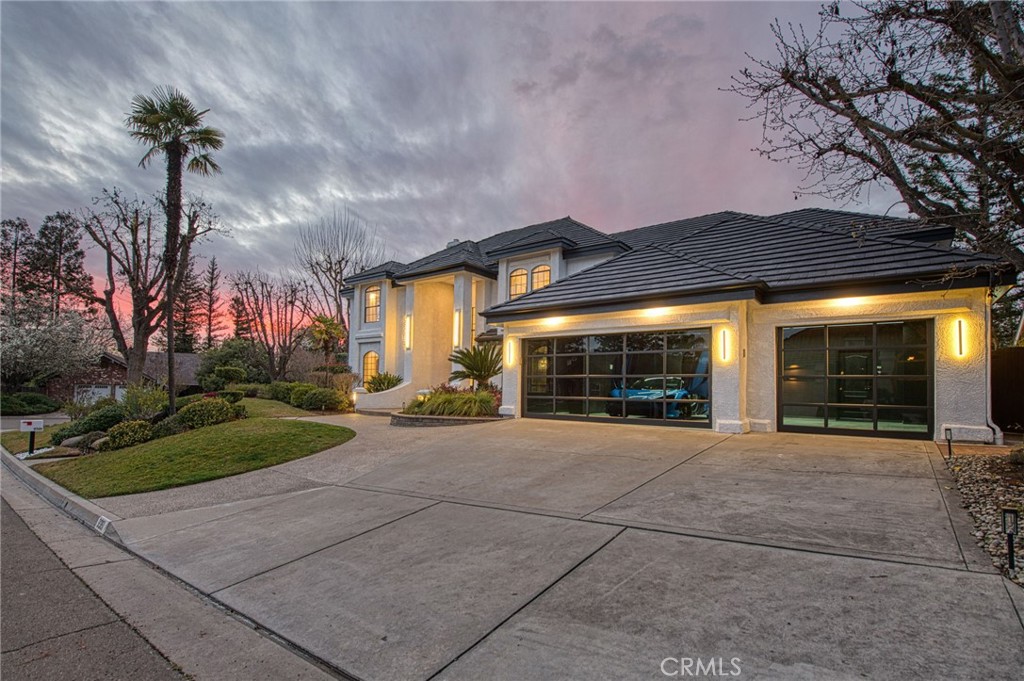 9381 N Woodmont Dr, Fresno, CA 93720