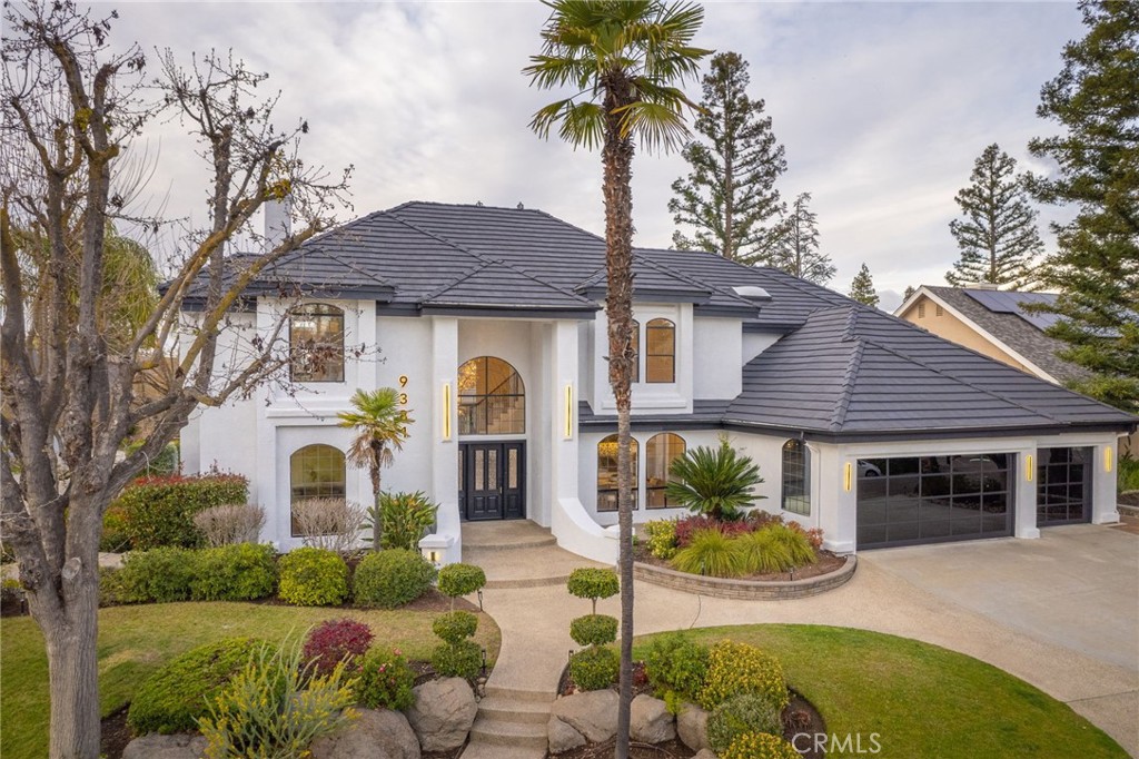 9381 N Woodmont Dr, Fresno, CA 93720