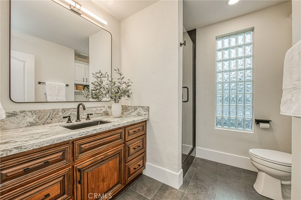 9381 N Woodmont Dr, Fresno, CA 93720