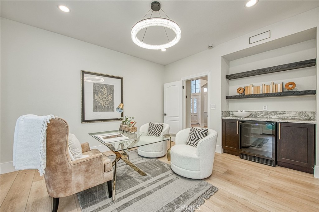 9381 N Woodmont Dr, Fresno, CA 93720