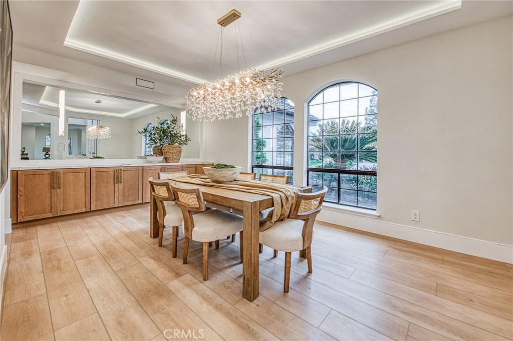 9381 N Woodmont Dr, Fresno, CA 93720