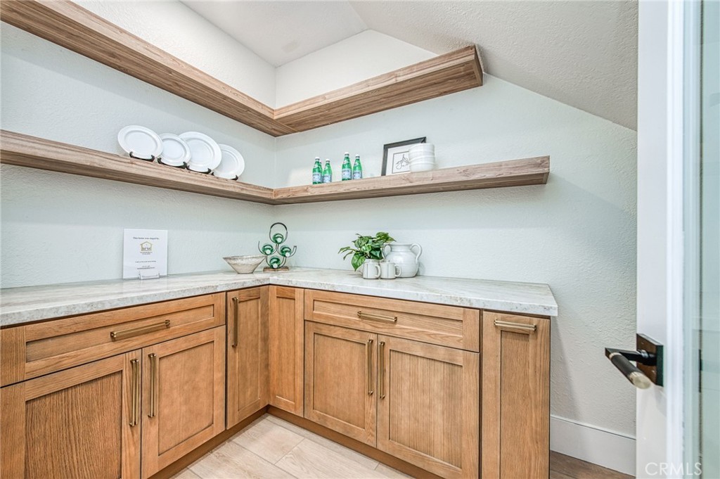 9381 N Woodmont Dr, Fresno, CA 93720