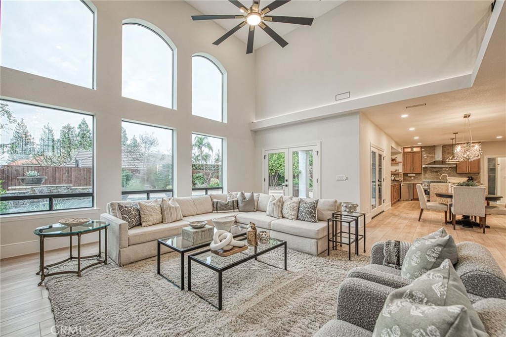 9381 N Woodmont Dr, Fresno, CA 93720