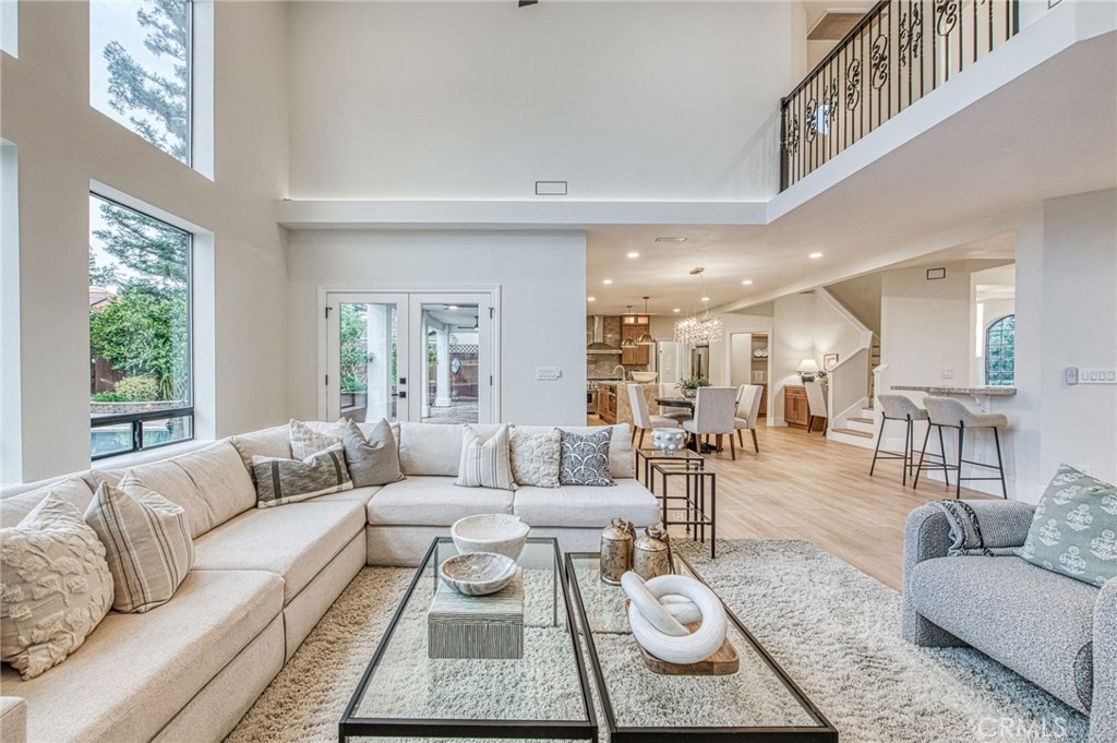 9381 N Woodmont Dr, Fresno, CA 93720