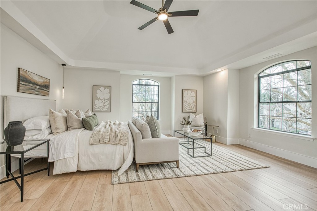 9381 N Woodmont Dr, Fresno, CA 93720