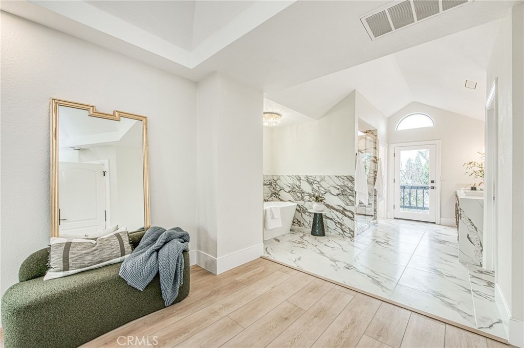 9381 N Woodmont Dr, Fresno, CA 93720