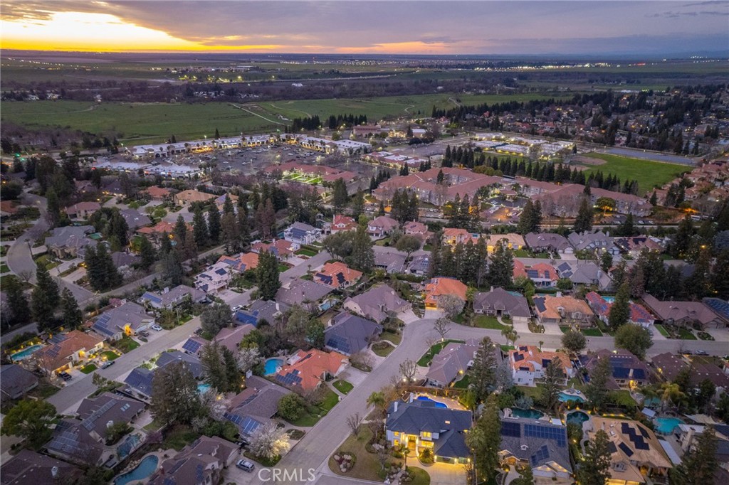 9381 N Woodmont Dr, Fresno, CA 93720