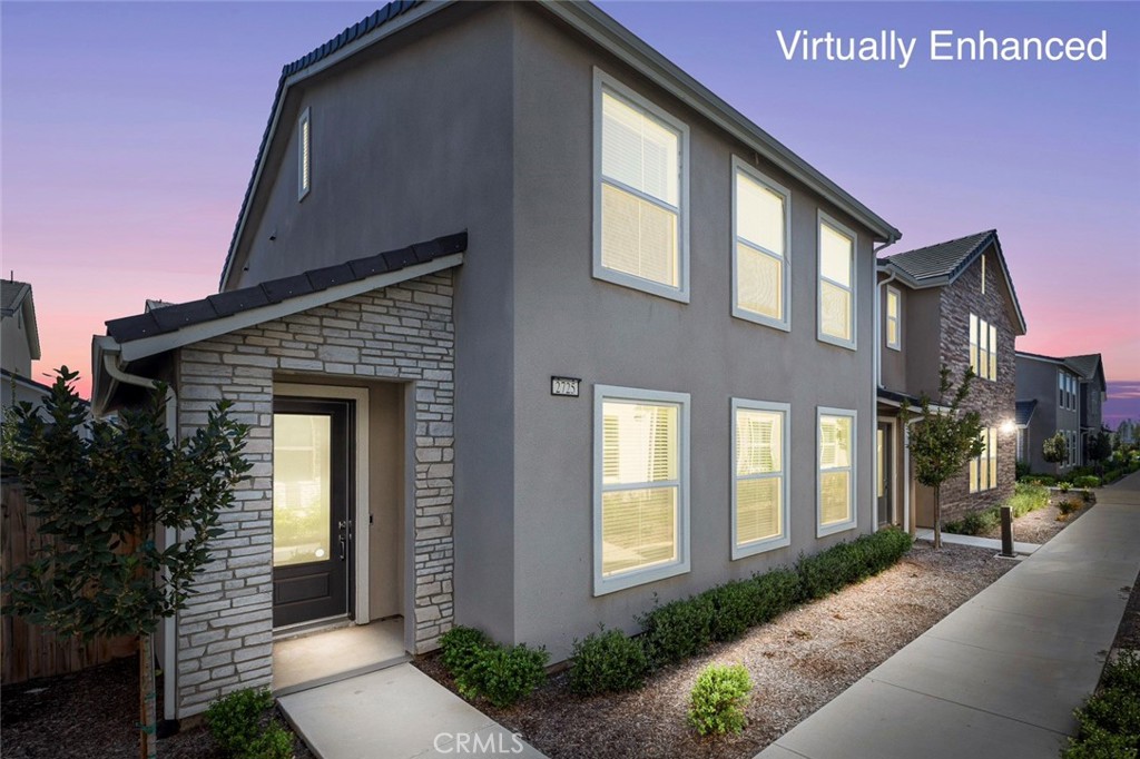 2725 E Teaberry Dr, Fresno, CA 93730