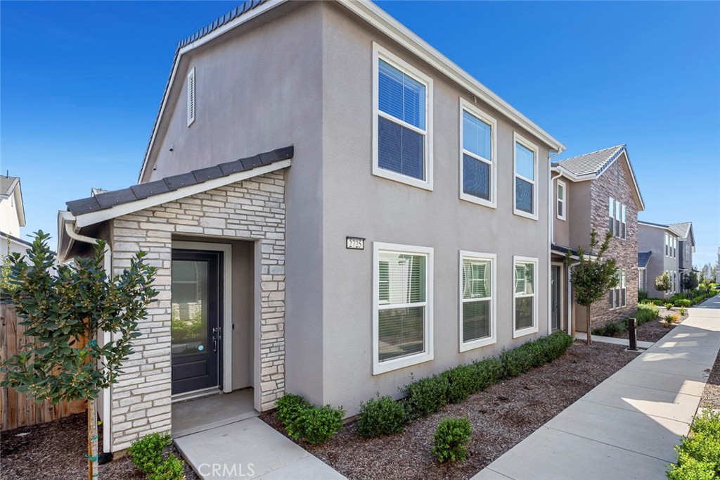 2725 E Teaberry Dr, Fresno, CA 93730