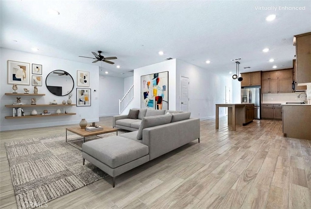 2725 E Teaberry Dr, Fresno, CA 93730