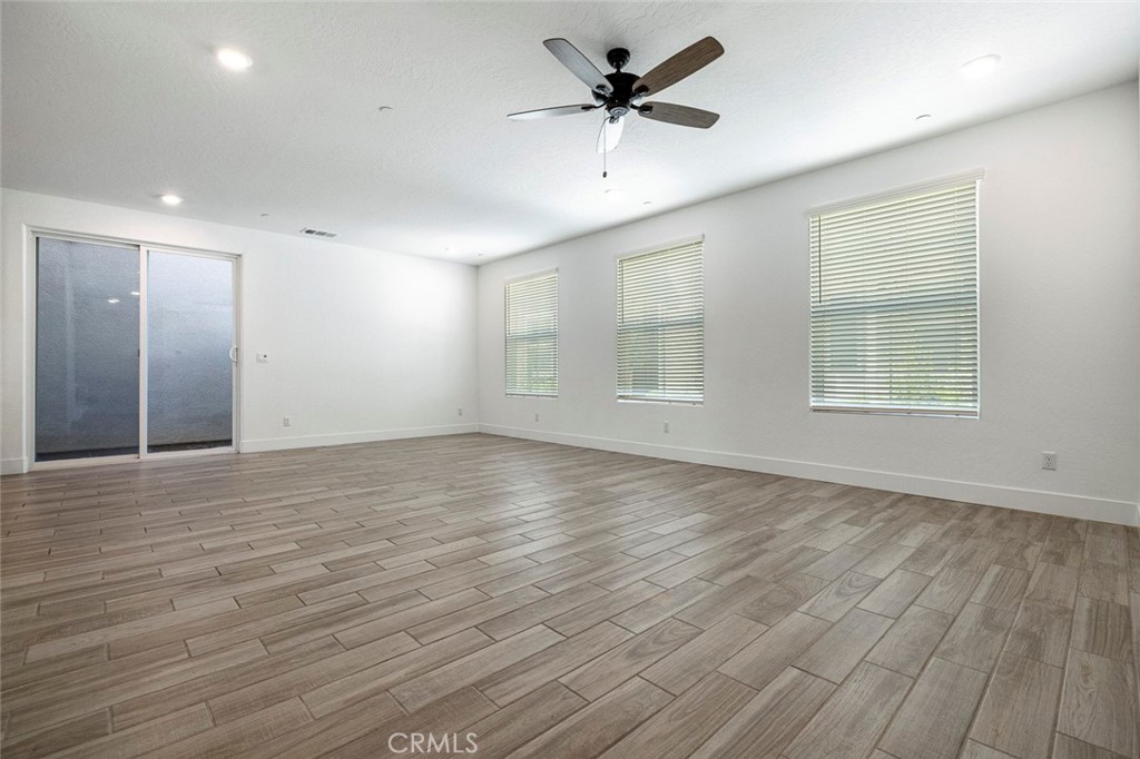 2725 E Teaberry Dr, Fresno, CA 93730