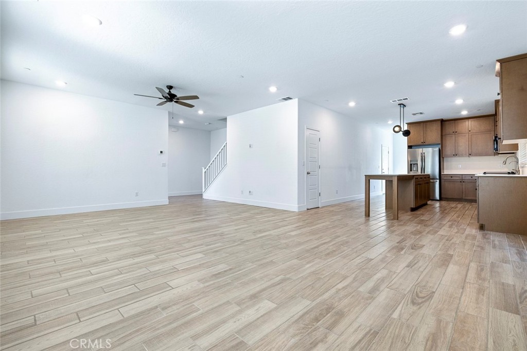 2725 E Teaberry Dr, Fresno, CA 93730