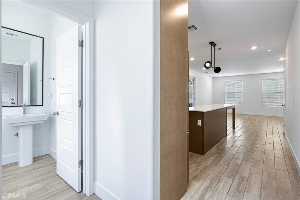 2725 E Teaberry Dr, Fresno, CA 93730