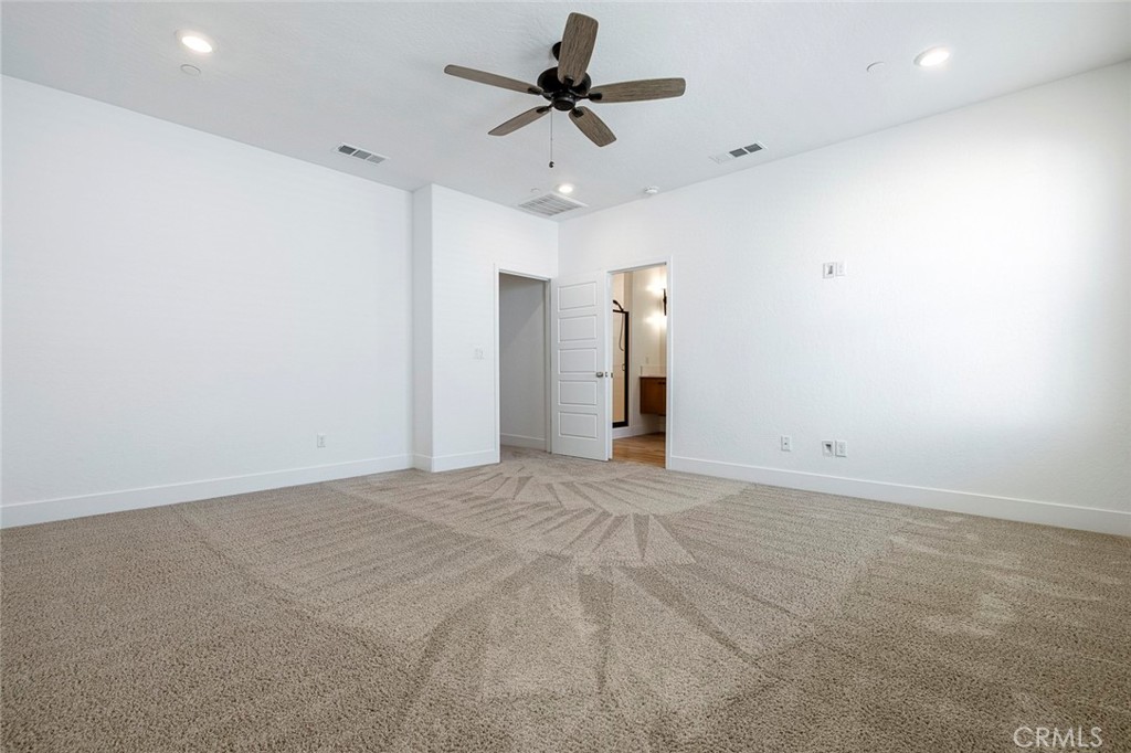 2725 E Teaberry Dr, Fresno, CA 93730