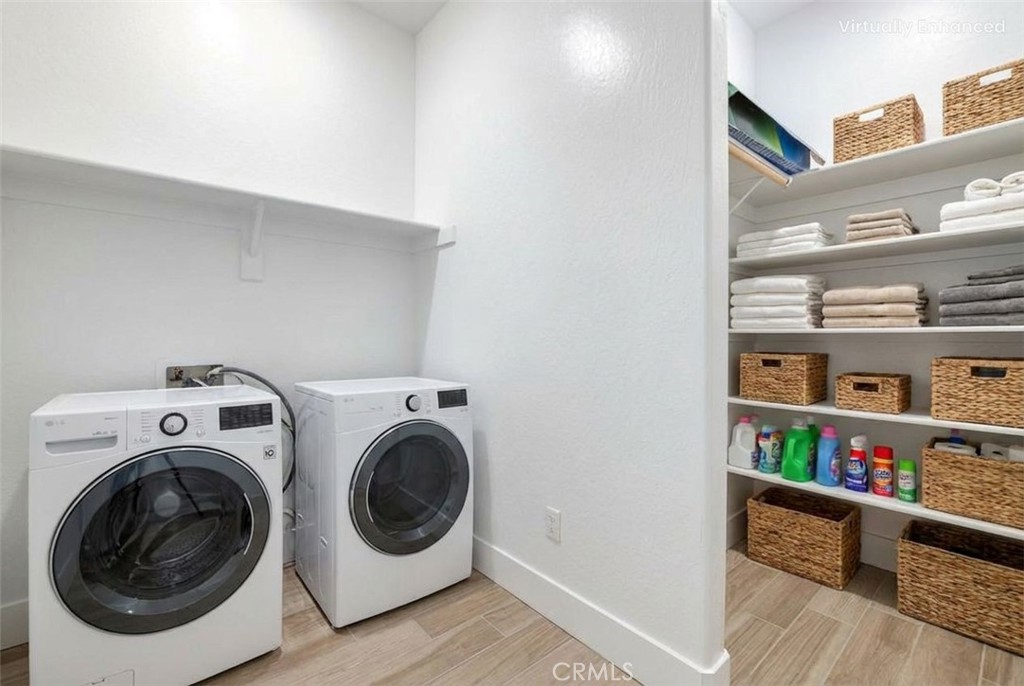 2725 E Teaberry Dr, Fresno, CA 93730