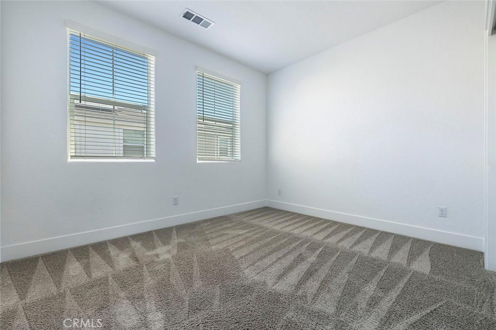 2725 E Teaberry Dr, Fresno, CA 93730