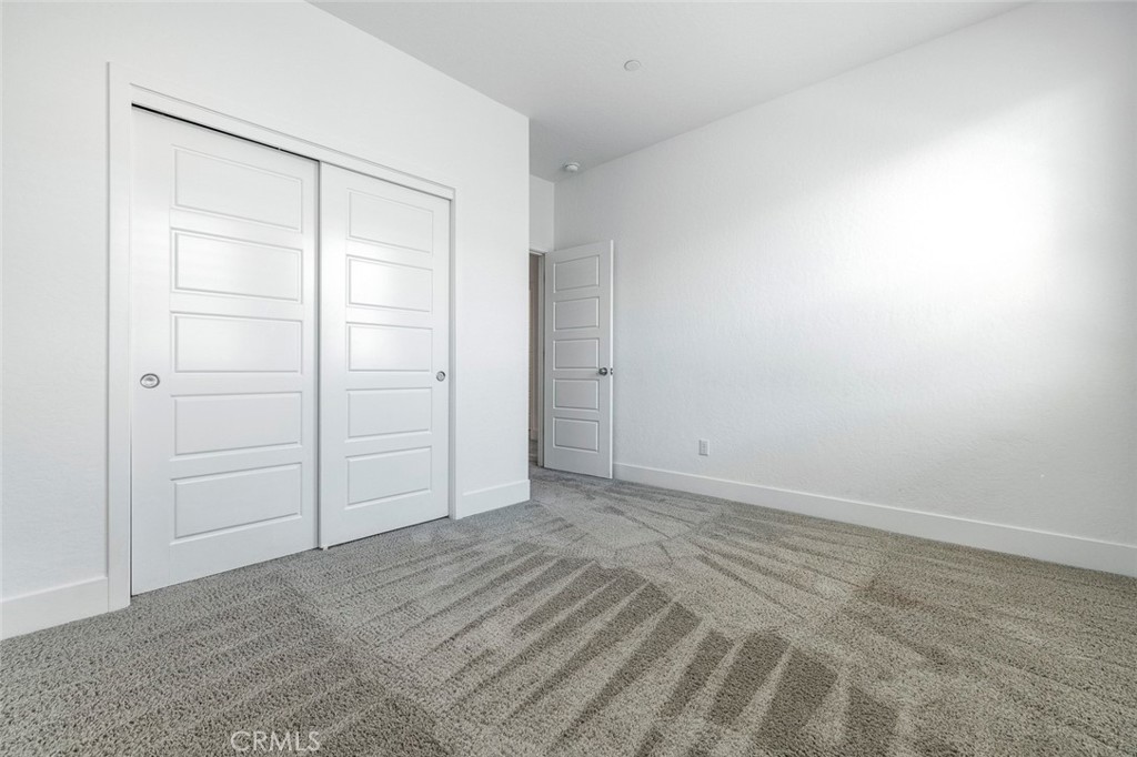 2725 E Teaberry Dr, Fresno, CA 93730