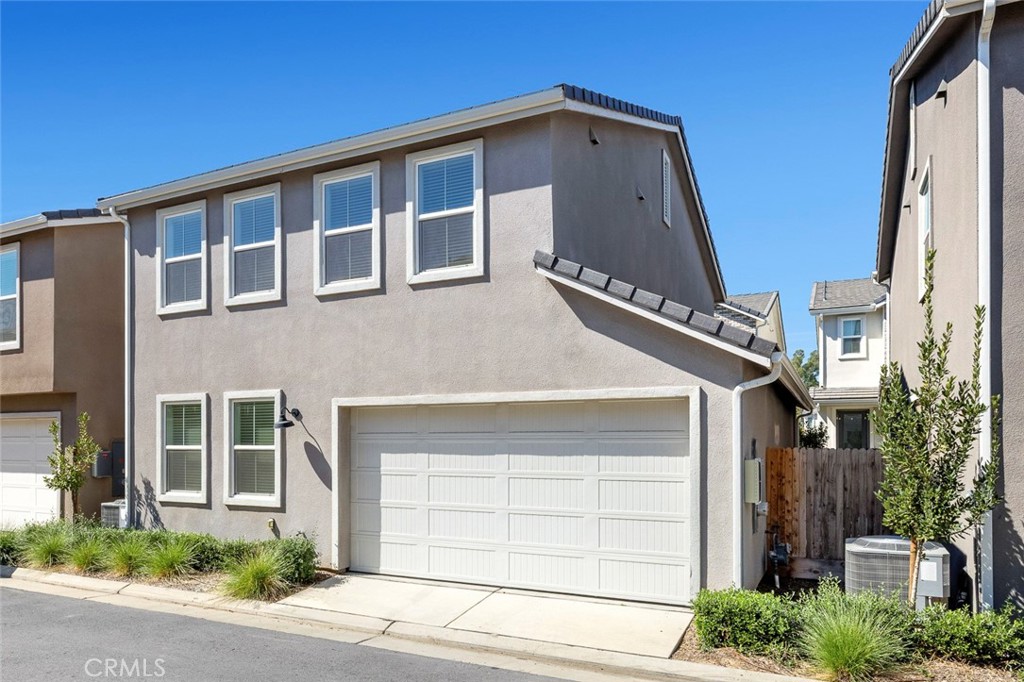 2725 E Teaberry Dr, Fresno, CA 93730