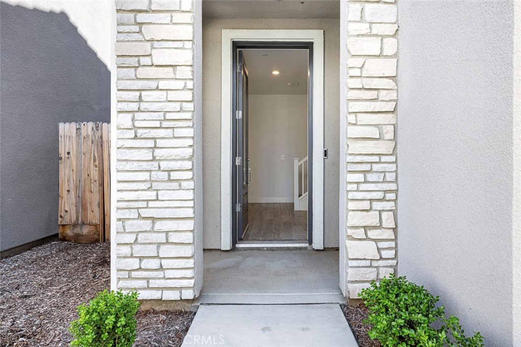 2725 E Teaberry Dr, Fresno, CA 93730