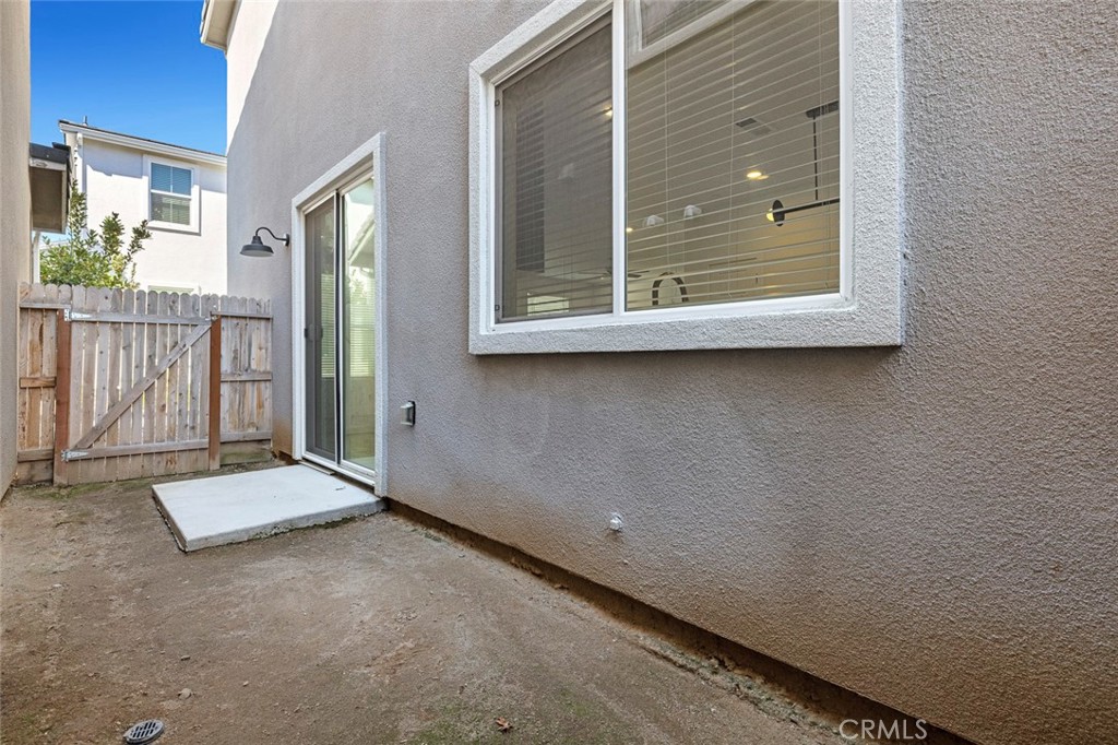 2725 E Teaberry Dr, Fresno, CA 93730