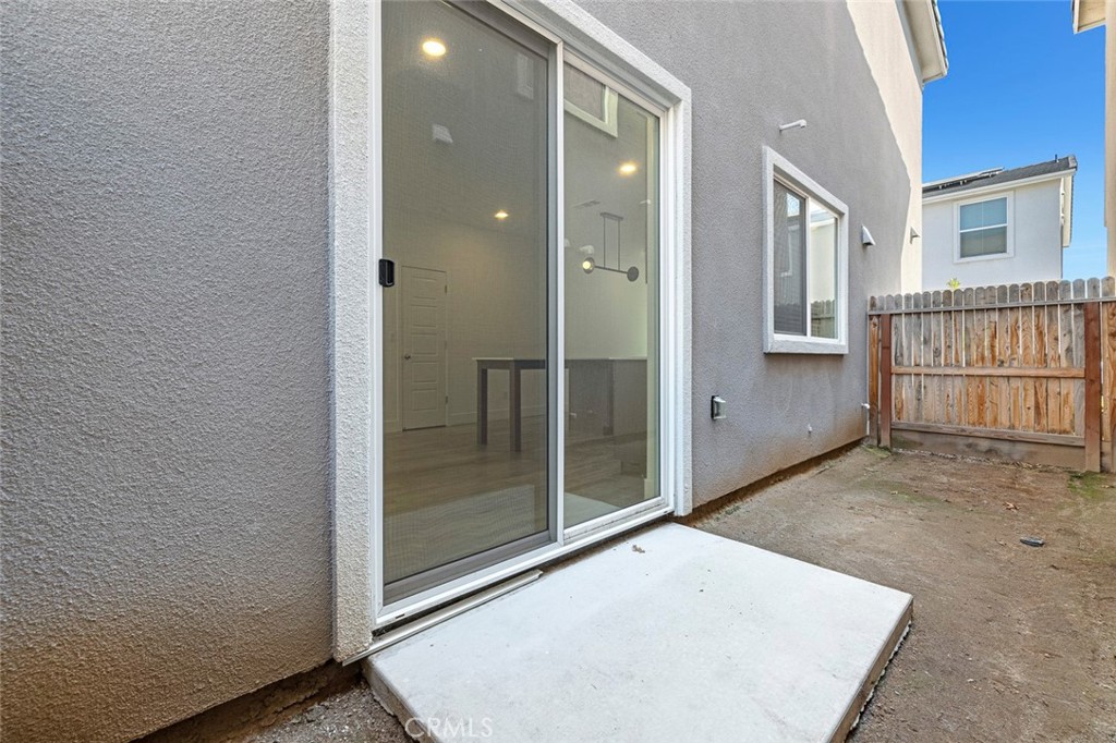 2725 E Teaberry Dr, Fresno, CA 93730