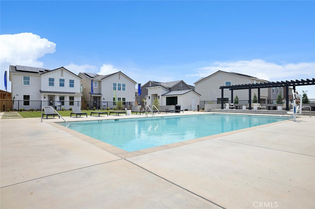 2725 E Teaberry Dr, Fresno, CA 93730