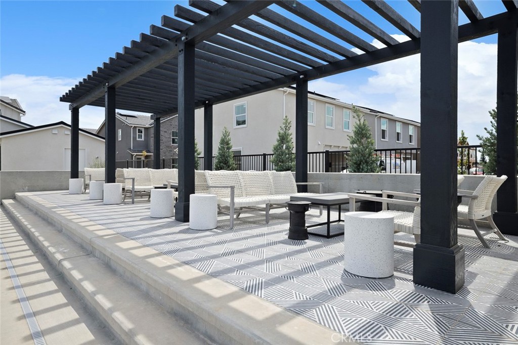 2725 E Teaberry Dr, Fresno, CA 93730