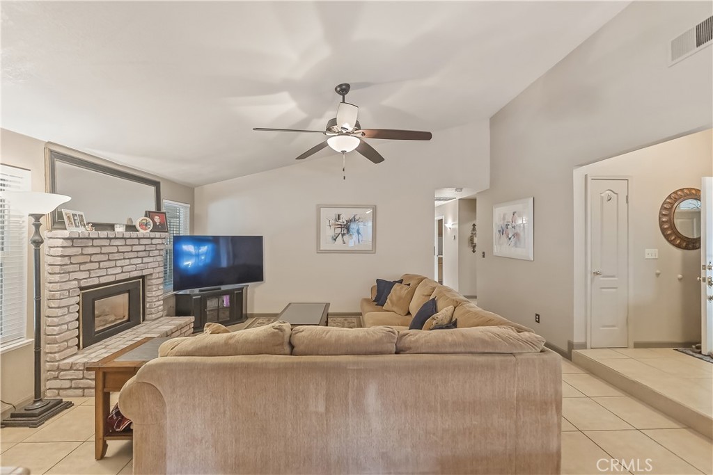 1917 E Quincy, Fresno, CA 93720
