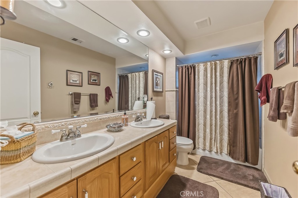 1917 E Quincy, Fresno, CA 93720