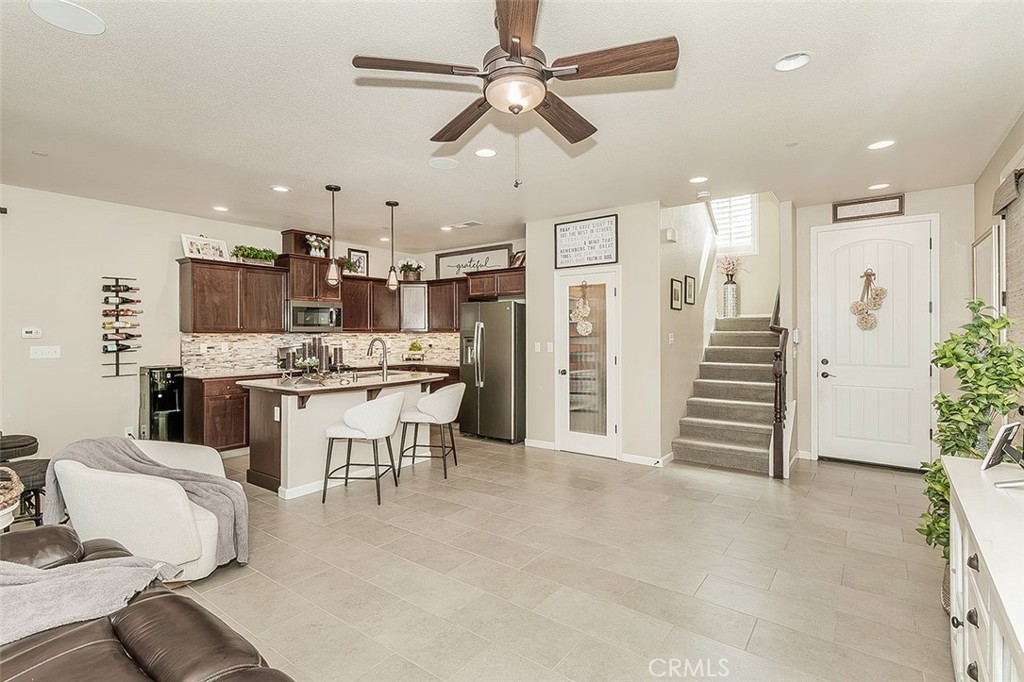 7049 N Cedar Hill, Fresno, CA 93722