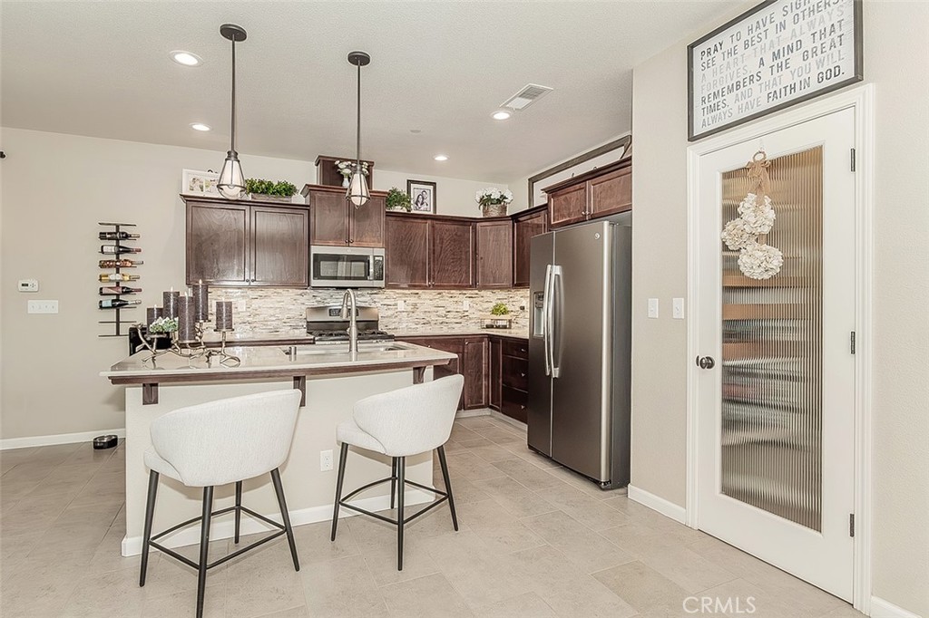 7049 N Cedar Hill, Fresno, CA 93722