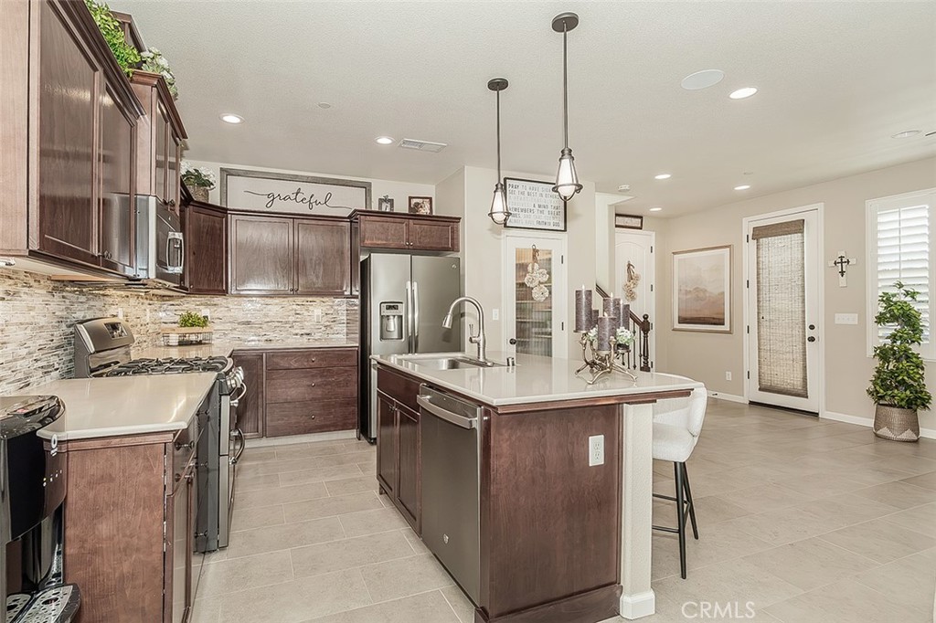 7049 N Cedar Hill, Fresno, CA 93722