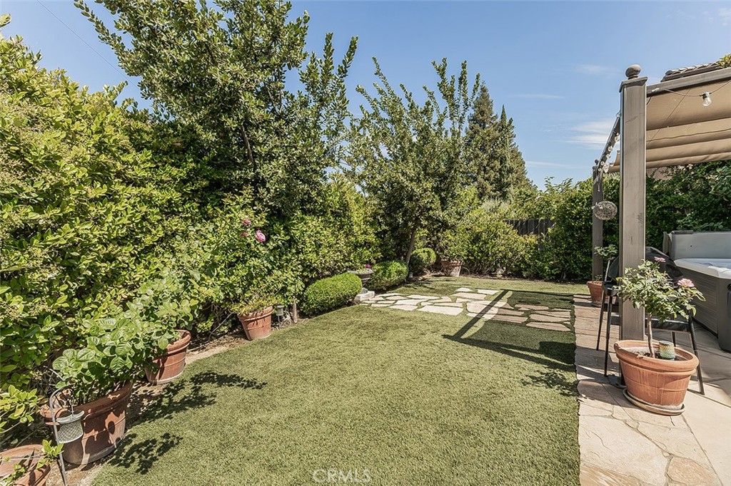 7049 N Cedar Hill, Fresno, CA 93722