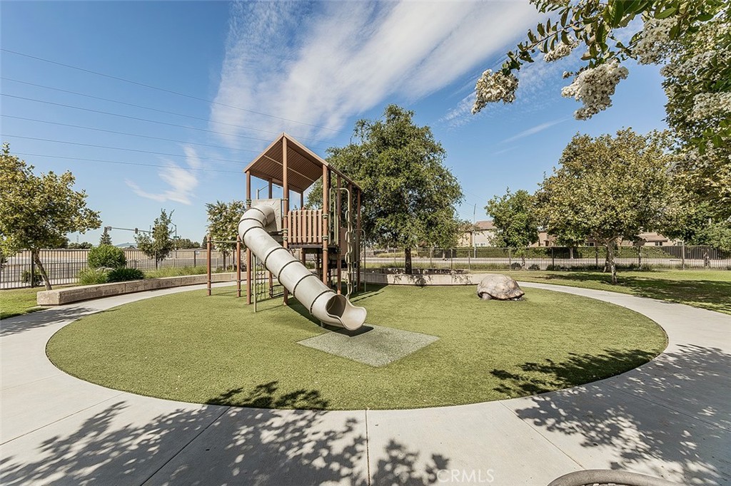 7049 N Cedar Hill, Fresno, CA 93722
