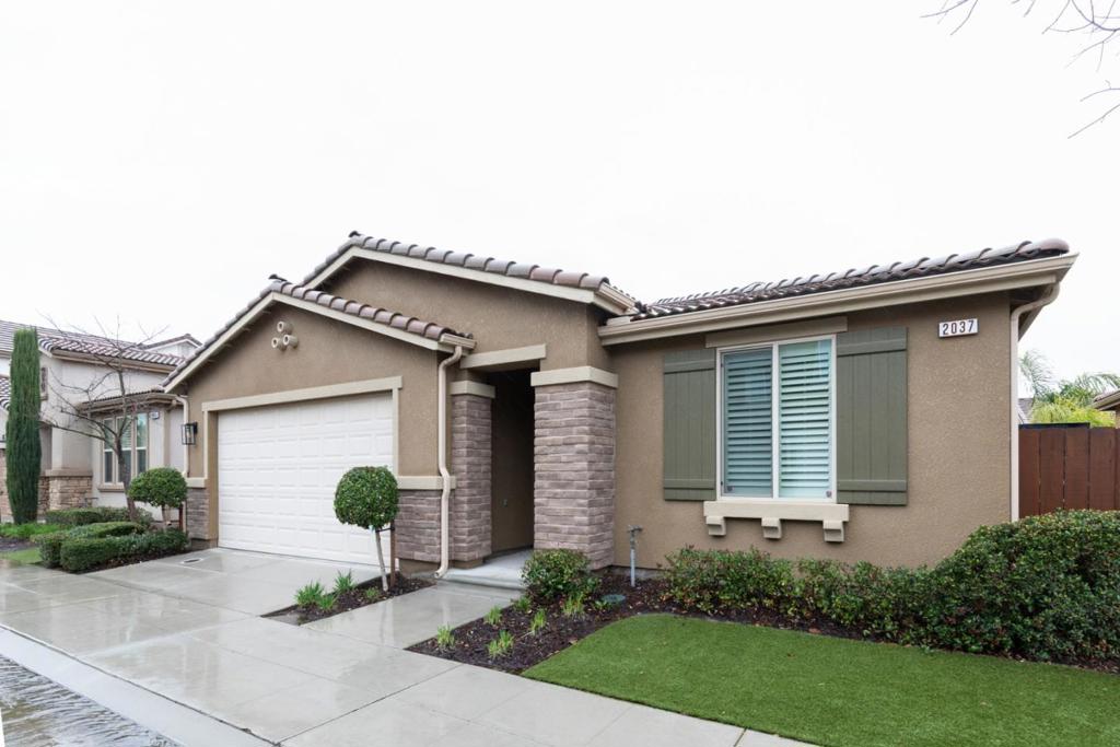 2037 E Christensen Dr, Fresno, CA 93730