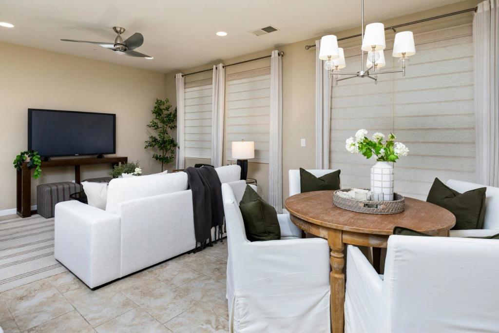 2037 E Christensen Dr, Fresno, CA 93730