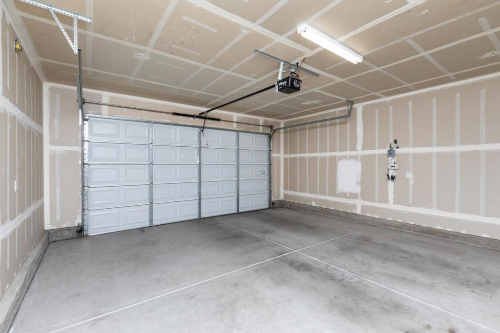 2037 E Christensen Dr, Fresno, CA 93730