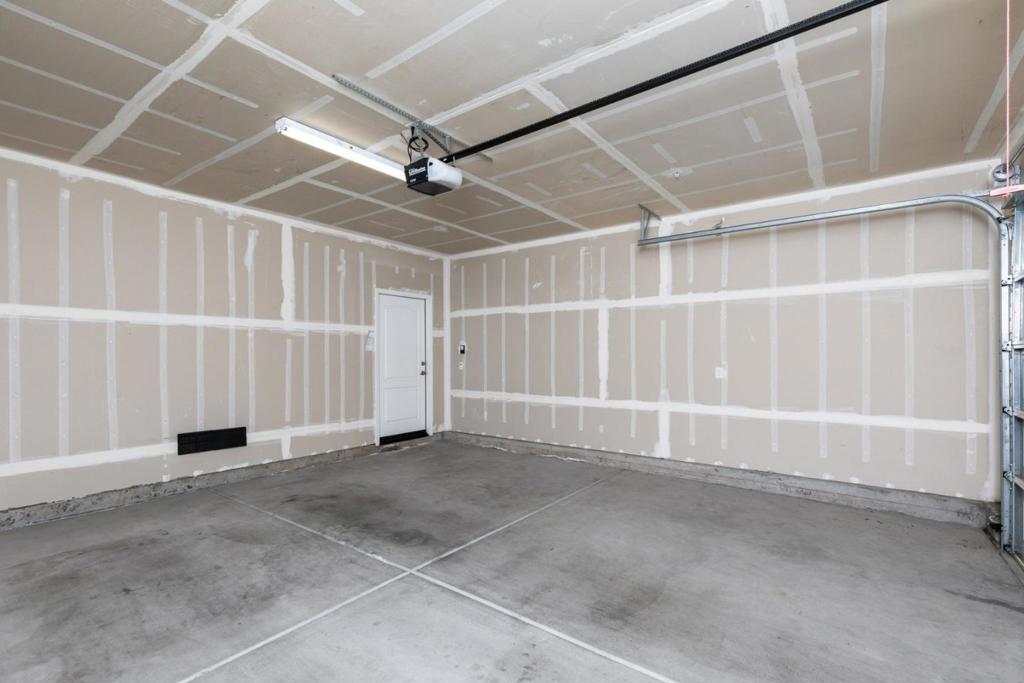 2037 E Christensen Dr, Fresno, CA 93730