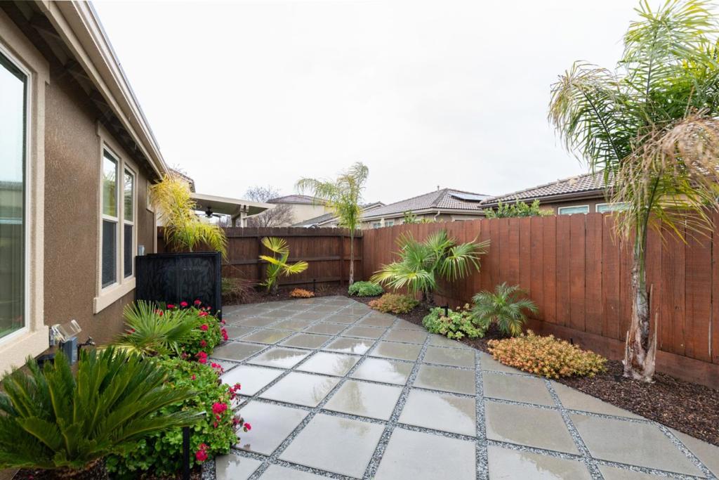 2037 E Christensen Dr, Fresno, CA 93730