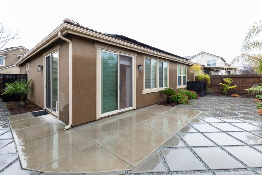 2037 E Christensen Dr, Fresno, CA 93730