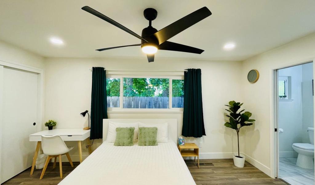 725 W Rialto Ave, Fresno, CA 93705