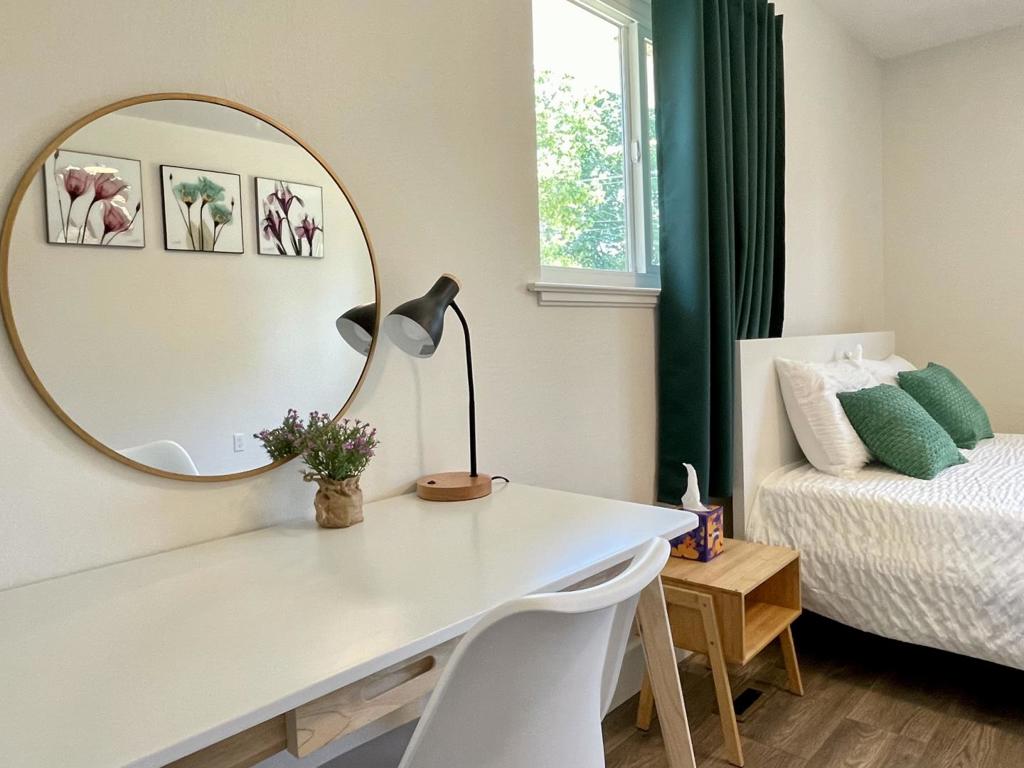 725 W Rialto Ave, Fresno, CA 93705