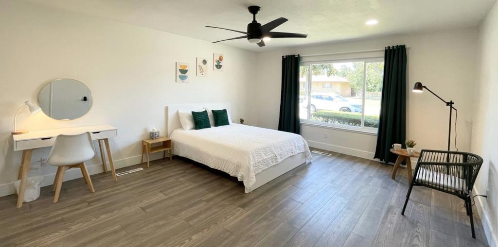 725 W Rialto Ave, Fresno, CA 93705