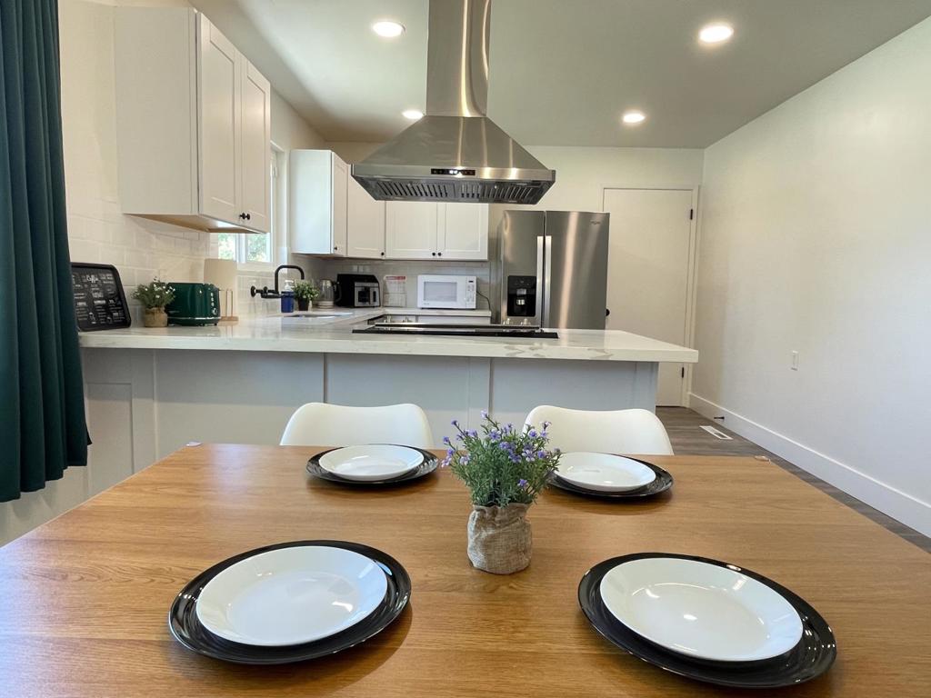 725 W Rialto Ave, Fresno, CA 93705