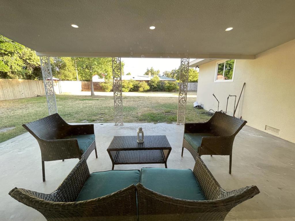 725 W Rialto Ave, Fresno, CA 93705